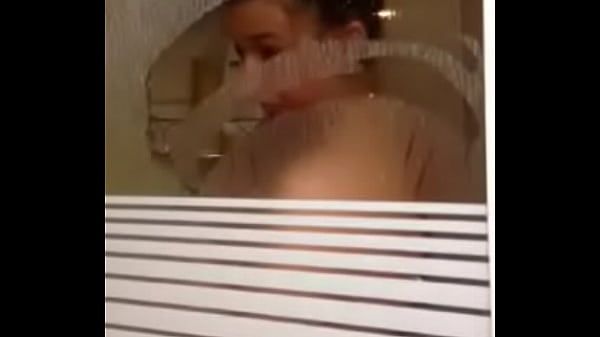 Agatha Moreira Pelada Tomando Banho De Mangueira