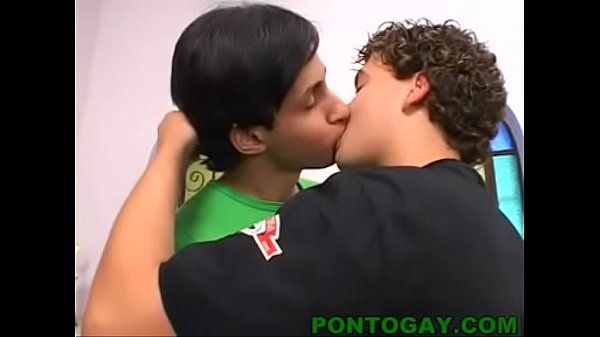 Brasileiro Recebendo A Visita So De Toalha Porno Gay