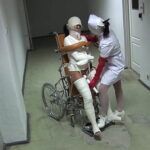 Enfermeiro Comendo A Paciente